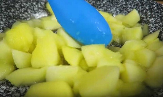 Бесподобно вкусные салаты на Новый год, первыми сметаются со стола Бесподобно вкусные салаты на Новый год, первыми сметаются со стола