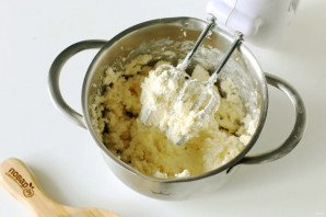 Бисквитный пирог с клюквой