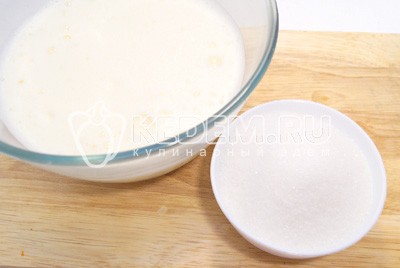 Бисквитный рулет с кремом «Зимнее полено» Бисквитный рулет с кремом «Зимнее полено»