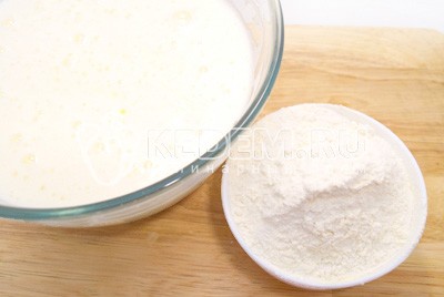 Бисквитный рулет с кремом «Зимнее полено» Бисквитный рулет с кремом «Зимнее полено»