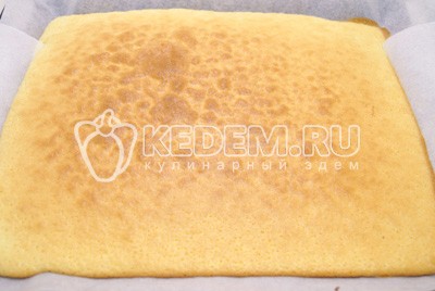 Бисквитный рулет с кремом «Зимнее полено» Бисквитный рулет с кремом «Зимнее полено»