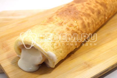 Бисквитный рулет с кремом «Зимнее полено» Бисквитный рулет с кремом «Зимнее полено»