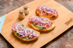 Брускетты с мидиями