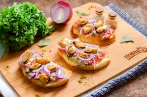 Брускетты с мидиями Брускетты с мидиями