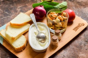 Брускетты с мидиями