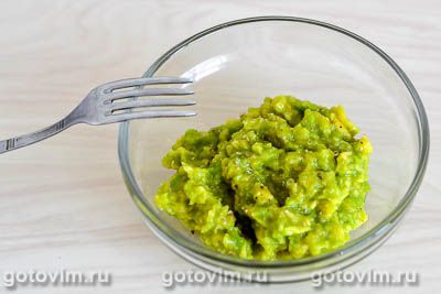 Бутерброды с авокадо и яйцом пашот