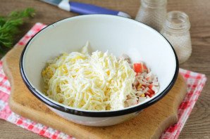 Бутерброды с крабовыми палочками и плавленым сыром