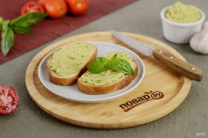 Хумус с базиликом