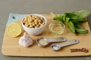 Хумус с базиликом