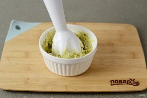 Хумус с базиликом