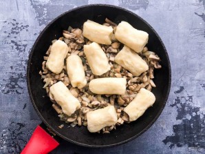 Картофельные клецки с грибами