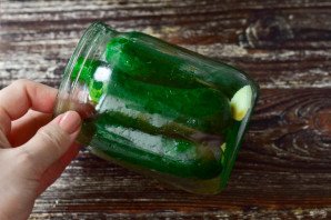 Кисло-сладкие маринованные огурцы