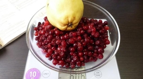 Клюквенное варенье с айвой и имбирем, пошаговый рецепт с фото