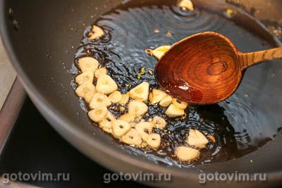 Конкильони с капустой кейл и грецкими орехами