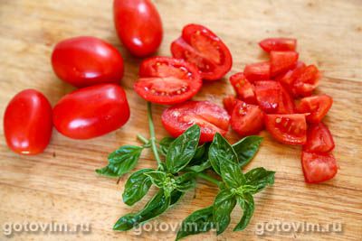 Кростини с помидорами и базиликом