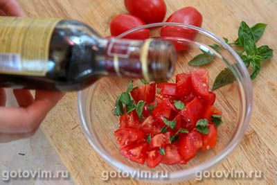 Кростини с помидорами и базиликом