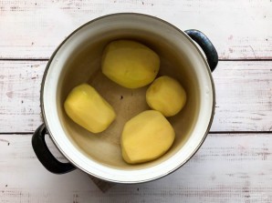 Курица с грибами запеченная под картофельной шубой