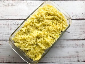 Курица с грибами запеченная под картофельной шубой