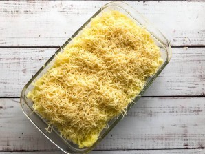 Курица с грибами запеченная под картофельной шубой