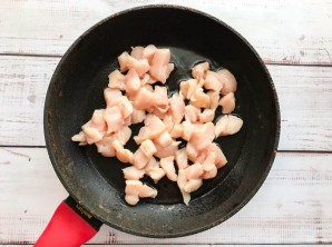 Курица с грибами запеченная под картофельной шубой