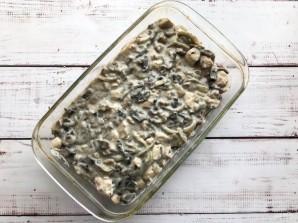 Курица с грибами запеченная под картофельной шубой