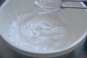 Меренговый рулет с маскарпоне