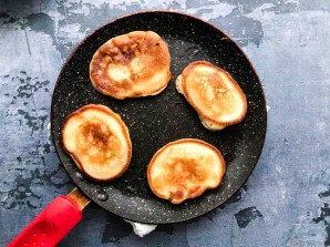 Оладьи с фруктами Оладьи с фруктами