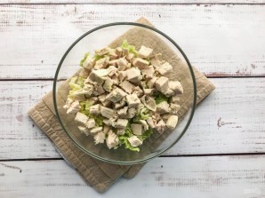 Пекинский салат с курицей и сухариками