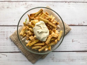 Пекинский салат с курицей и сухариками