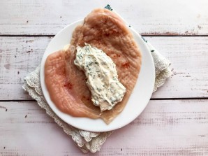Рулетики из куриного филе с творожным сыром