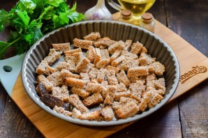 Ржаные сухарики с чесноком в духовке