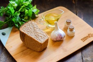 Ржаные сухарики с чесноком в духовке