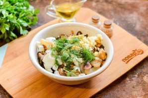 Салат из морской капусты и морского коктейля Салат из морской капусты и морского коктейля