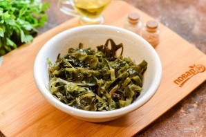 Салат из морской капусты и морского коктейля Салат из морской капусты и морского коктейля