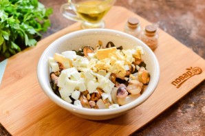 Салат из морской капусты и морского коктейля Салат из морской капусты и морского коктейля