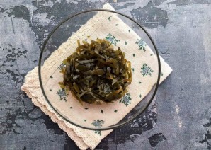 Салат с курицей и морской капустой Салат с курицей и морской капустой