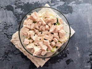 Салат с курицей и морской капустой Салат с курицей и морской капустой