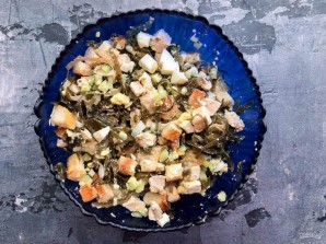 Салат с курицей и морской капустой Салат с курицей и морской капустой