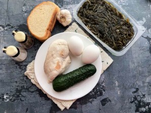 Салат с курицей и морской капустой Салат с курицей и морской капустой