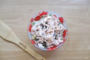 Салат с морской капустой и горбушей