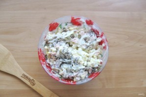 Салат с морской капустой и горбушей