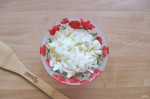 Салат с морской капустой и горбушей