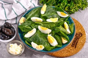 Салат с тунцом и маслинами