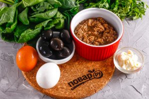 Салат с тунцом и маслинами