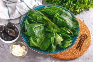 Салат с тунцом и маслинами