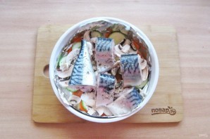 Скумбрия с овощами в пароварке