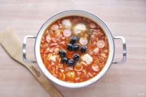 Солянка с фрикадельками