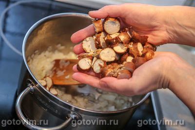 Суп фасолевый с копчеными колбасками из индейки