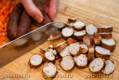 Суп фасолевый с копчеными колбасками из индейки