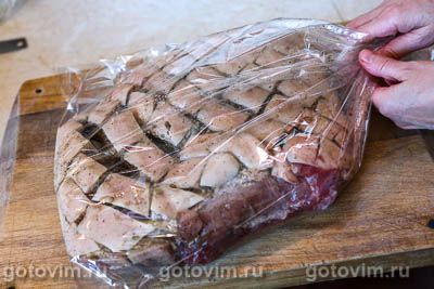 Свиная грудинка в пакете, запеченная в духовке с медово-горчичной глазурью Свиная грудинка в пакете, запеченная в духовке с медово-горчичной глазурью